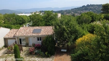 House for sale in Apt - 4 rooms - single storey - 3 bedrooms - flat plot of 458m2 on the heights of Apt