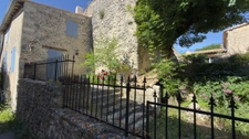 SOUS COMPROMIS - Maison de village avec jardinet et parking - Saint Trinit