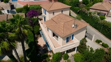 CARQUEIRANNE – LE PRADON – 293 m² – VUE MER – PLAGE À PIED – 2 HABITATIONS