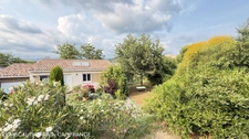 House for sale in Apt - 4 rooms - single storey - 3 bedrooms - flat plot of 458m2 on the heights of Apt