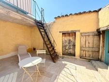 Maison familiale à vendre 7 pièces SAINT TRINIT (84) - Tropézienne avec vue sur les toits du village et la campagne environnante