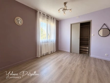 Maison de plain-pied offrant 4/5 chambres avec piscine sur 2000 m² aux BROUZILS (85)