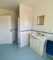 Maison à vendre de plain-pied - 2 chambres - 2 000 m² terrain - CHALLANS (85)