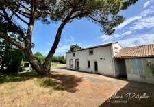 Longère offrant 4/5 chambres - MONTAIGU VENDEE (85)