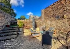 Maison de bourg avec 2 chambres et un jardin clos à CHAVAGNES EN PAILLERS (85)