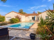 Maison de plain-pied offrant 4/5 chambres avec piscine sur 2000 m² aux BROUZILS (85)