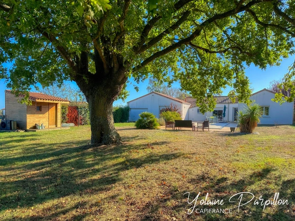 Maison de plain-pied offrant 4/5 chambres avec piscine sur 2000 m² aux BROUZILS (85)