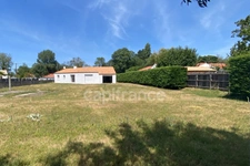 Maison à vendre de plain-pied - 2 chambres - 2 000 m² terrain - CHALLANS (85)
