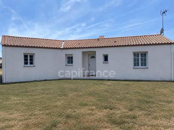 Maison à vendre de plain-pied - 2 chambres - 2 000 m² terrain - CHALLANS (85)