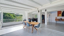 Contemporary villa with sea view and a 2-bedroom apartment