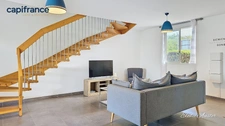 Villa T4 en duplex à louer avec Jacuzzi