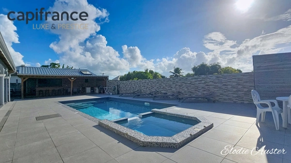 Villa T6 moderne et spacieuse avec piscine et sa dépendance T2