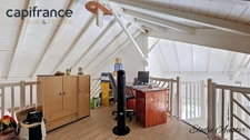 Spacious 6-room villa with swimming pool and its 3-room apartment in a quiet area 