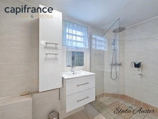 Spacious 6-room villa with swimming pool and its 3-room apartment in a quiet area 
