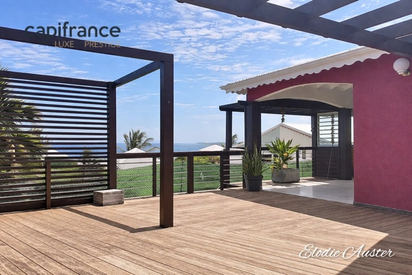 Villa T4 de 150 m2 et sa dépendance T3 de 100 m2 vue mer 