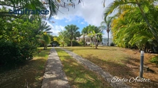 Villa T6 pièces Piscine et Grand jardin arboré  BAIE MAHAULT (971)