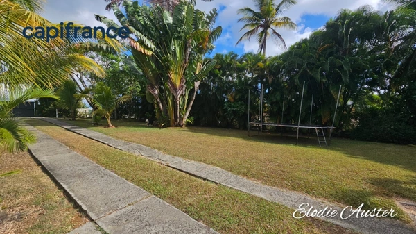 Villa T6 pièces Piscine et Grand jardin arboré  BAIE MAHAULT (971)
