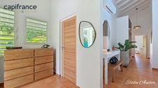 Property T4 and its outbuilding  