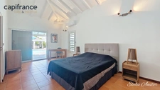 Property T4 and its outbuilding  