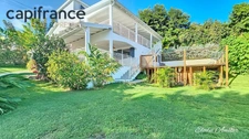 Contemporary villa with sea view and a 2-bedroom apartment