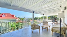 Contemporary villa with sea view and a 2-bedroom apartment