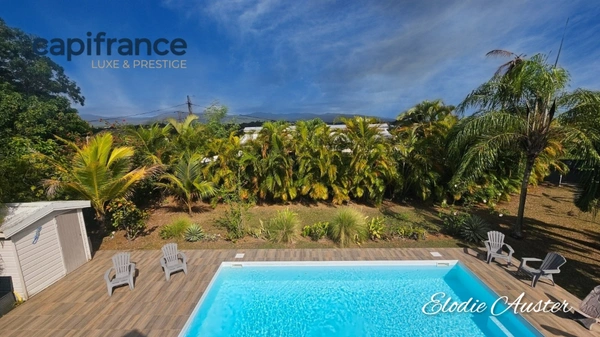 Villa T6 pièces Piscine et Grand jardin arboré  BAIE MAHAULT (971)