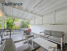 Spacious 6-room villa with swimming pool and its 3-room apartment in a quiet area 