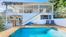Contemporary villa with sea view and a 2-bedroom apartment