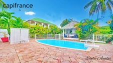 Spacious 6-room villa with swimming pool and its 3-room apartment in a quiet area 