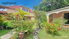 Propriété vue montagnes 12 pièces composée d'une villa et 1 maison créole