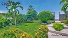 Spacious 6-room villa with swimming pool and its 3-room apartment in a quiet area 