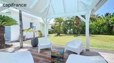 Property T4 and its outbuilding  