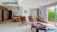 Villa T4 + Large apartment and a Sea view