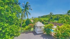 Spacious 6-room villa with swimming pool and its 3-room apartment in a quiet area 