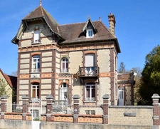 Dpt Aube (10), à vendre ESTISSAC maison P11   