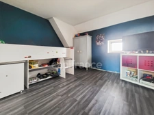 CHAMPDÔTRE, maison familiale d'une surface de 255 m² au sol avec 7 chambres et piscine