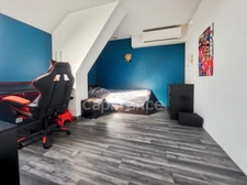 CHAMPDÔTRE, maison familiale d'une surface de 255 m² au sol avec 7 chambres et piscine