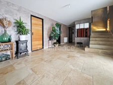 A seulement 7 minutes de Genlis, sur la commune de LONGCHAMP, charmante maison d'une surface de 148 m²