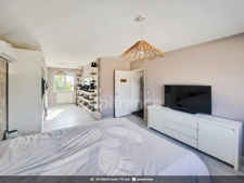 A seulement 7 minutes de Genlis, LONGCHAMP, belle maison spacieuse de 148 m² avec deux garages et piscine
