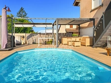 A seulement 7 minutes de Genlis, LONGCHAMP, belle maison spacieuse de 148 m² avec deux garages et piscine