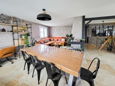 A seulement 7 minutes de Genlis, sur la commune de LONGCHAMP, charmante maison d'une surface de 148 m²