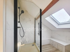 A seulement 7 minutes de Genlis, LONGCHAMP, belle maison spacieuse de 148 m² avec deux garages et piscine