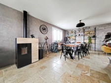 A seulement 7 minutes de Genlis, sur la commune de LONGCHAMP, charmante maison d'une surface de 148 m²