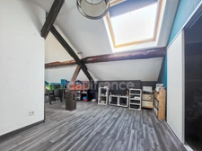 CHAMPDÔTRE, maison familiale d'une surface de 255 m² au sol avec 7 chambres et piscine