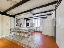 CHAMPDÔTRE, maison familiale d'une surface de 255 m² au sol avec 7 chambres et piscine