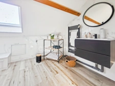 A seulement 7 minutes de Genlis, LONGCHAMP, belle maison spacieuse de 148 m² avec deux garages et piscine