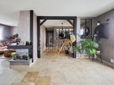 A seulement 7 minutes de Genlis, sur la commune de LONGCHAMP, charmante maison d'une surface de 148 m²