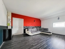 CHAMPDÔTRE, maison familiale d'une surface de 255 m² au sol avec 7 chambres et piscine