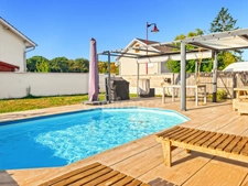 A seulement 7 minutes de Genlis, LONGCHAMP, belle maison spacieuse de 148 m² avec deux garages et piscine