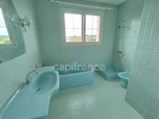 Family home of over 220 m² with 5 bedrooms, swimming pool, sauna, enclosed grounds, unobstructed views